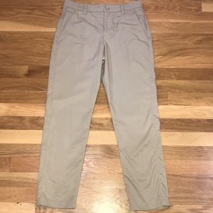 Boys Under Armour performance golf pant. EUC